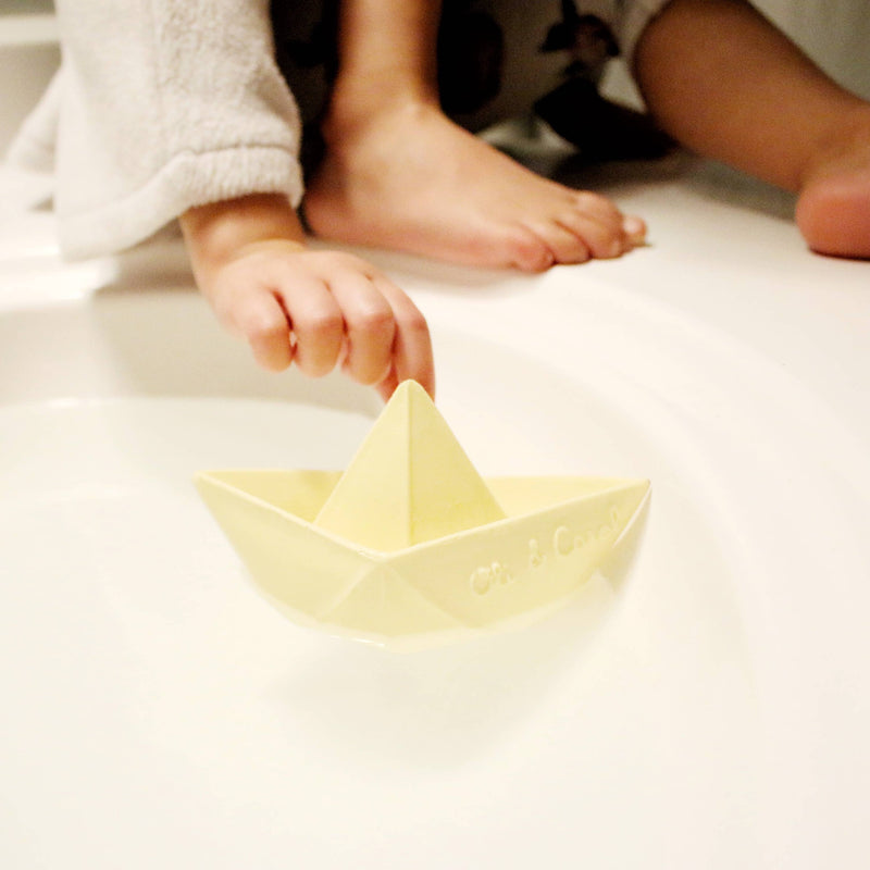 origami boat bath toy / vanilla