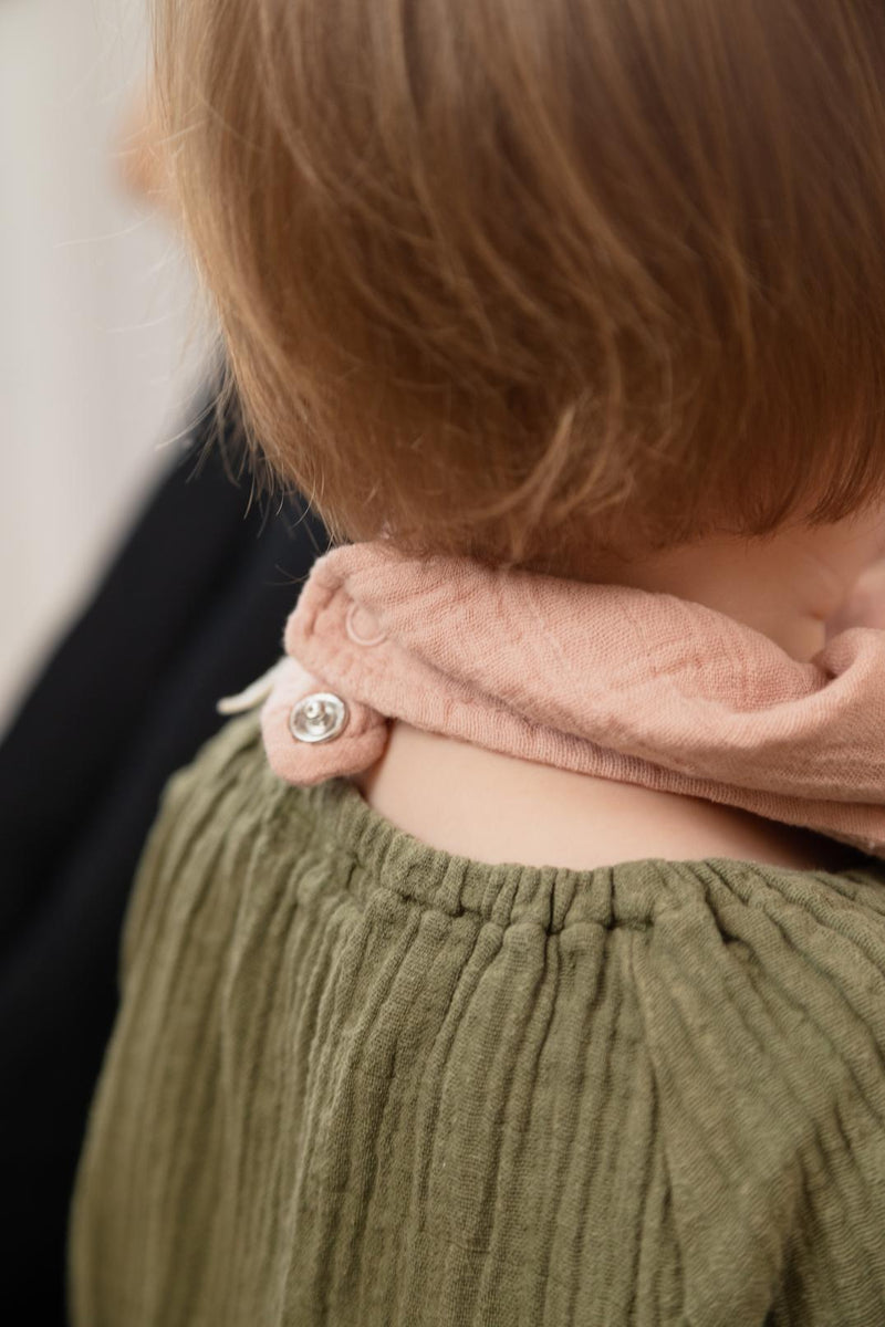 bandana bib / blush