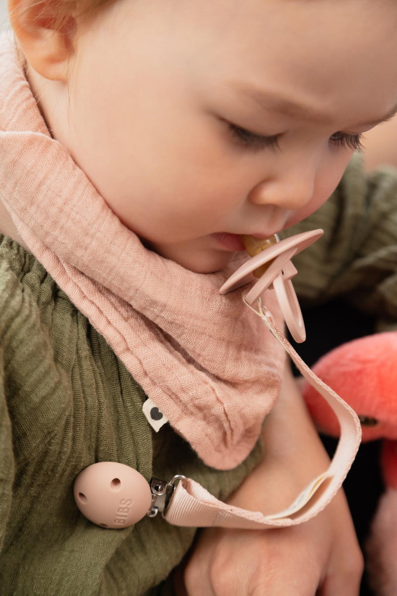 bandana bib / blush