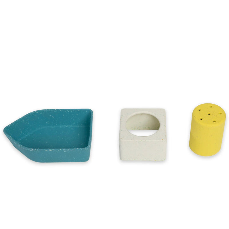 upcycled boat bath toy / yellow