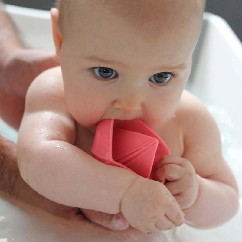 origami boat bath toy / pink