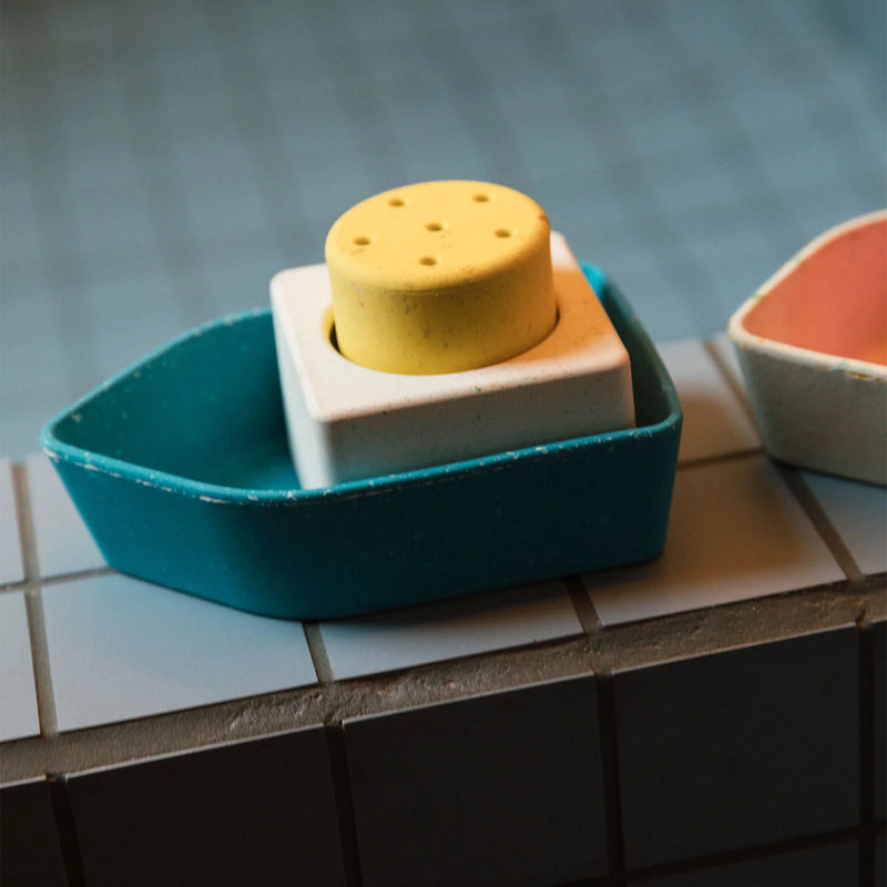 upcycled boat bath toy / yellow