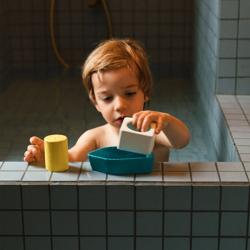 upcycled boat bath toy / yellow