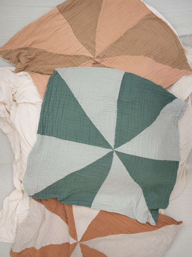 the heirloom collection / pinwheel baby blanket (umber, sienna)